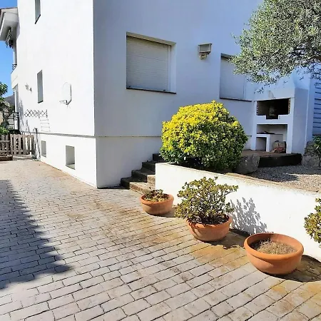 Tranquilo Con Terraza Y Jardin Cerca De La Playa - Es-170-47 *